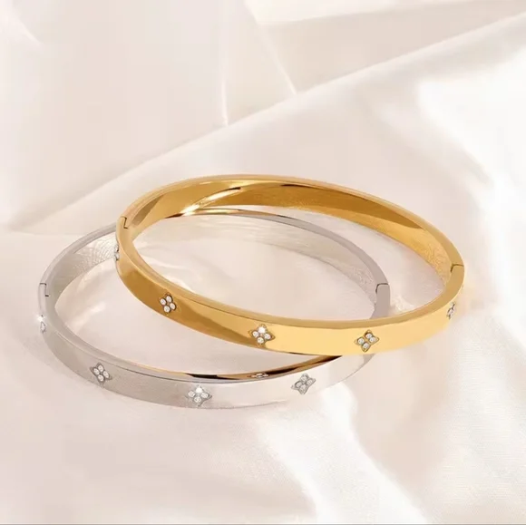 Gold Zirconia Bangle ✨ Elegant Stainless Steel Bracelet - Picture 3 of 7